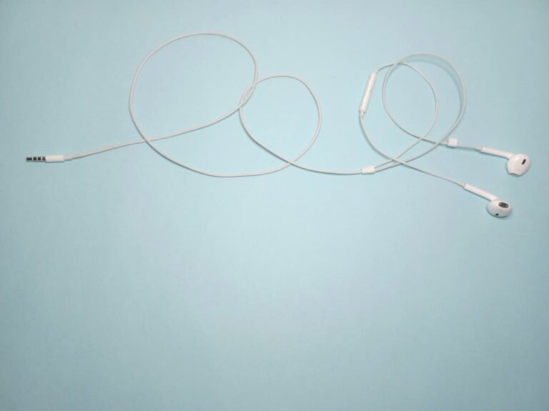 Wired Handsfree vs Wireless: Which One Performs Better in Calls?